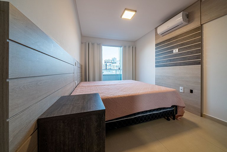 041 - Amplo Apartamento na Praia de Bombas
