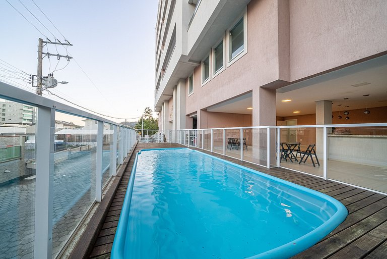 041 - Amplo Apartamento na Praia de Bombas