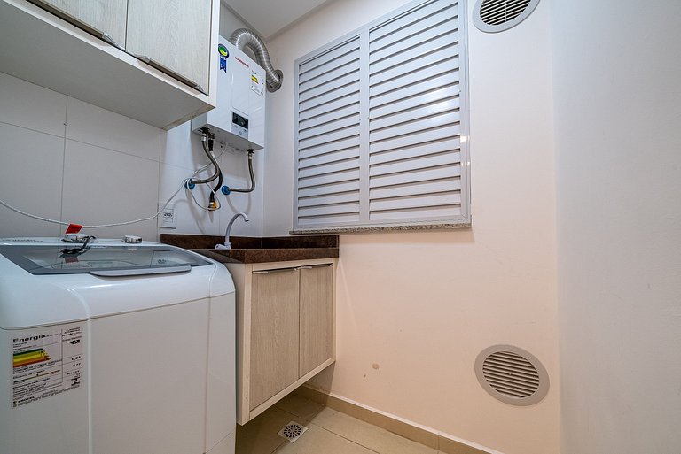 041 - Amplo Apartamento na Praia de Bombas