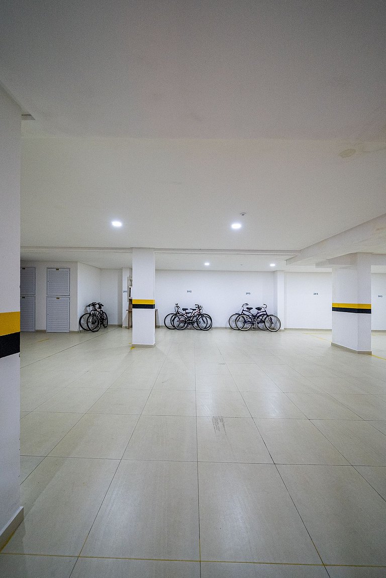 041 - Amplo Apartamento na Praia de Bombas