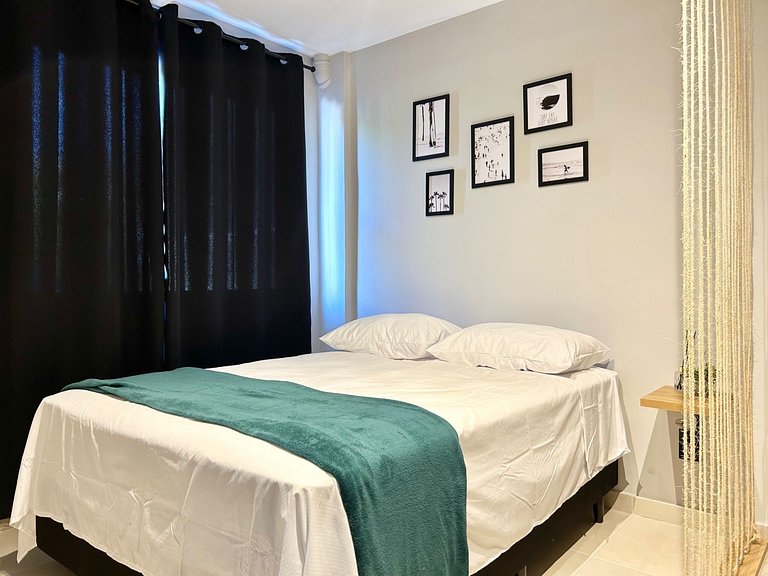 002 - Apto monoambiente em residencial com piscina na praia