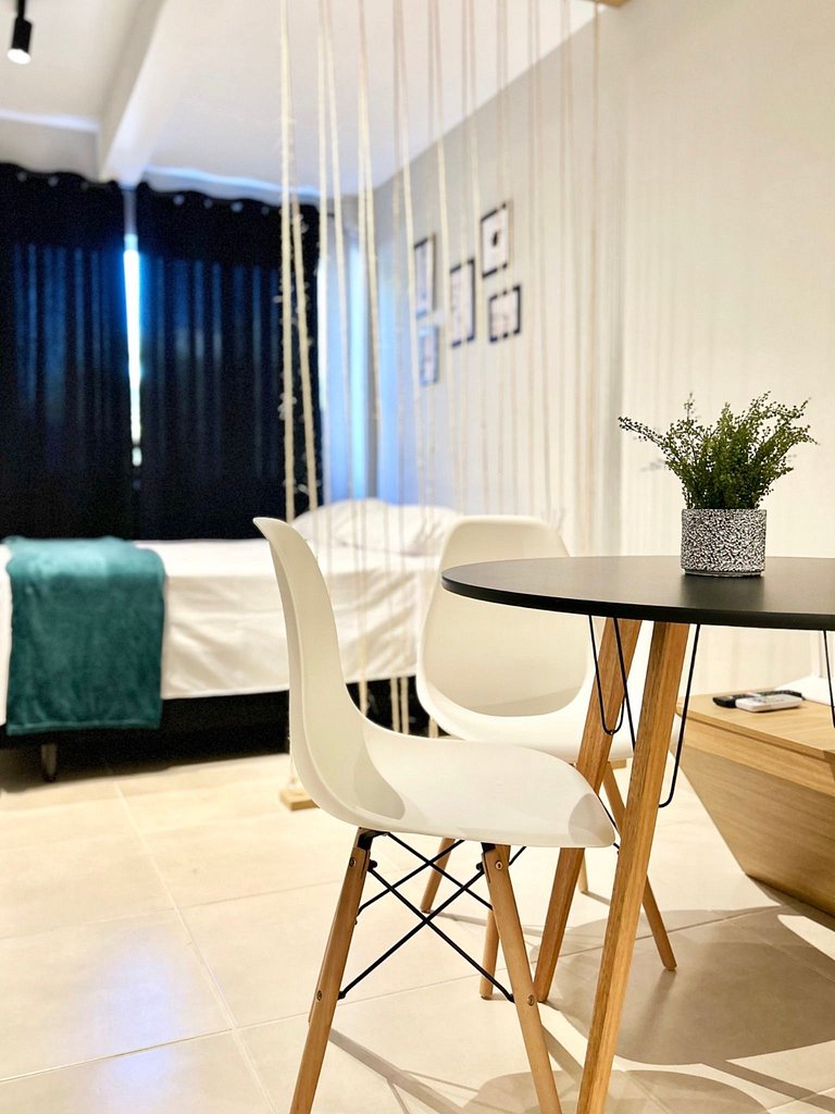 002 - Apto monoambiente em residencial com piscina na praia