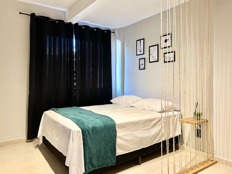 002 - Apto monoambiente em residencial com piscina na praia