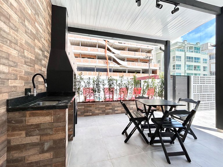 002 - Apto monoambiente em residencial com piscina na praia