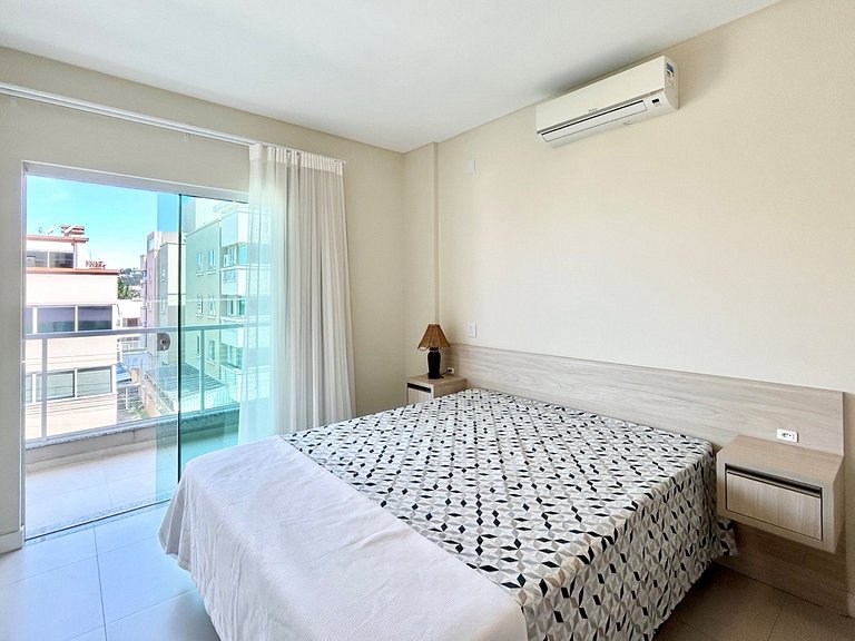 049 - Amplo Apartamento na Praia de Bombas