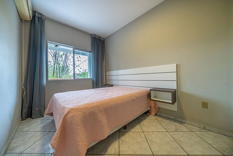 091 - Apartamento com 03 quartos em Canto Grande!