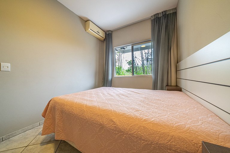 091 - Apartamento com 03 quartos em Canto Grande!