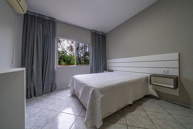091 - Apartamento com 03 quartos em Canto Grande!