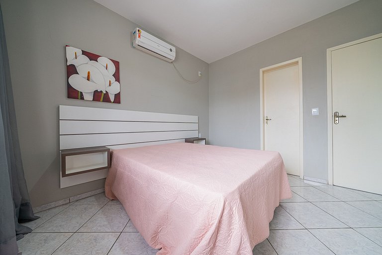 092 - Apartamento com 03 quartos em Canto Grande!