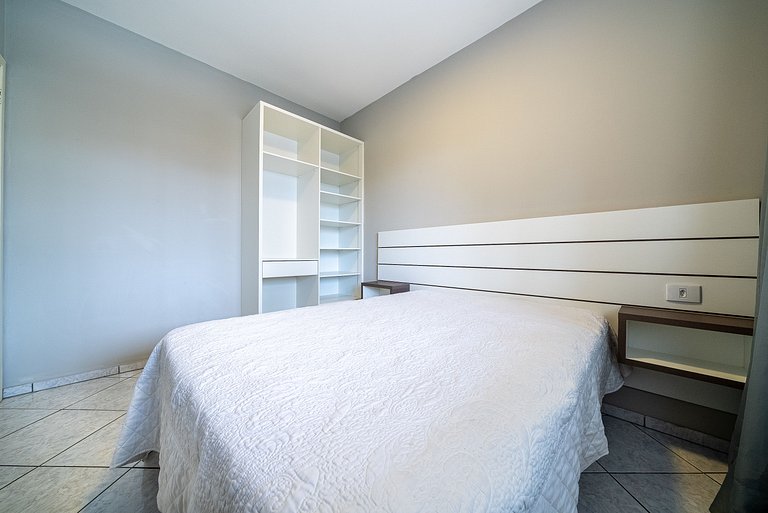 092 - Apartamento com 03 quartos em Canto Grande!