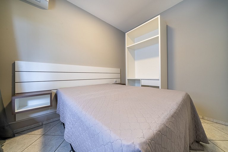 092 - Apartamento com 03 quartos em Canto Grande!
