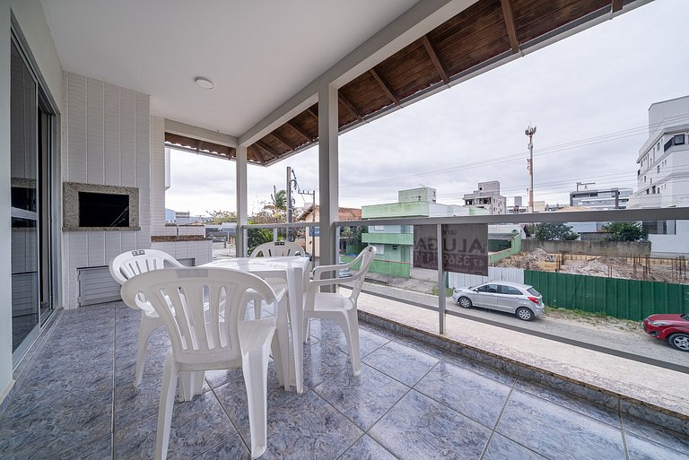 092 - Apartamento com 03 quartos em Canto Grande!
