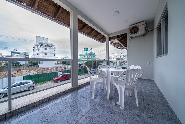 092 - Apartamento com 03 quartos em Canto Grande!
