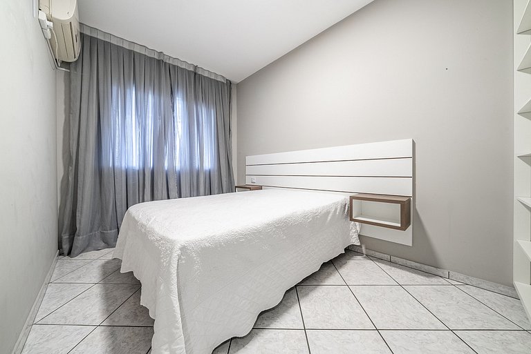 093 - Apartamento com 03 quartos em Canto Grande!