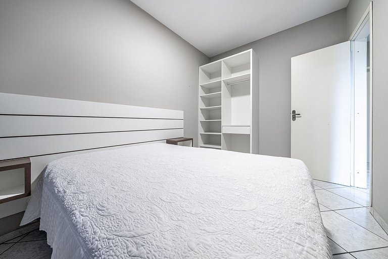 093 - Apartamento com 03 quartos em Canto Grande!