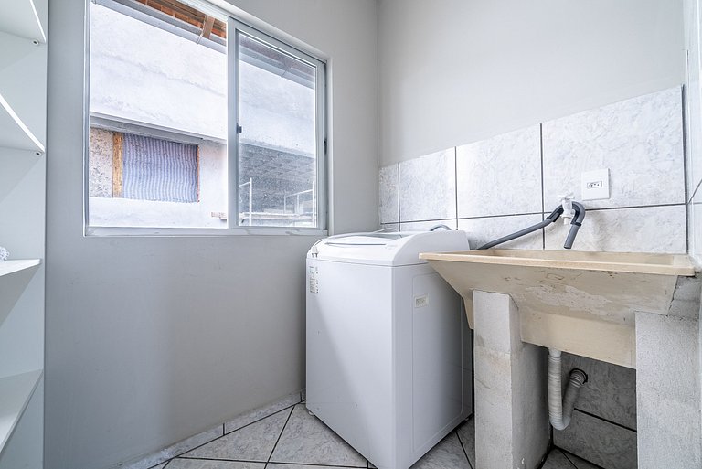 093 - Apartamento com 03 quartos em Canto Grande!