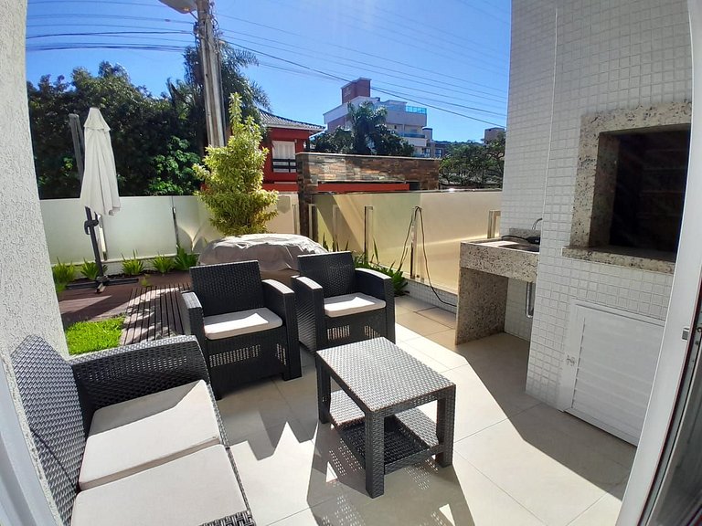 144 - Garden com 2 suítes e piscina em Mariscal