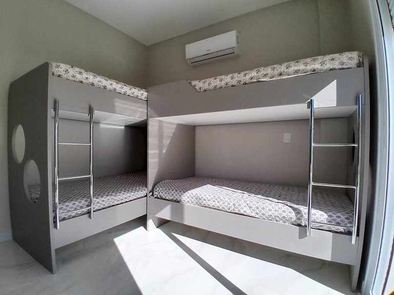 144 - Garden com 2 suítes e piscina em Mariscal