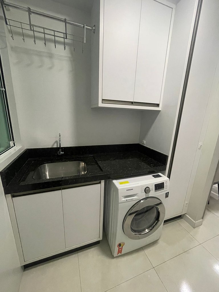 062 - Apartamento em Bombas, muito conforto e espaço.