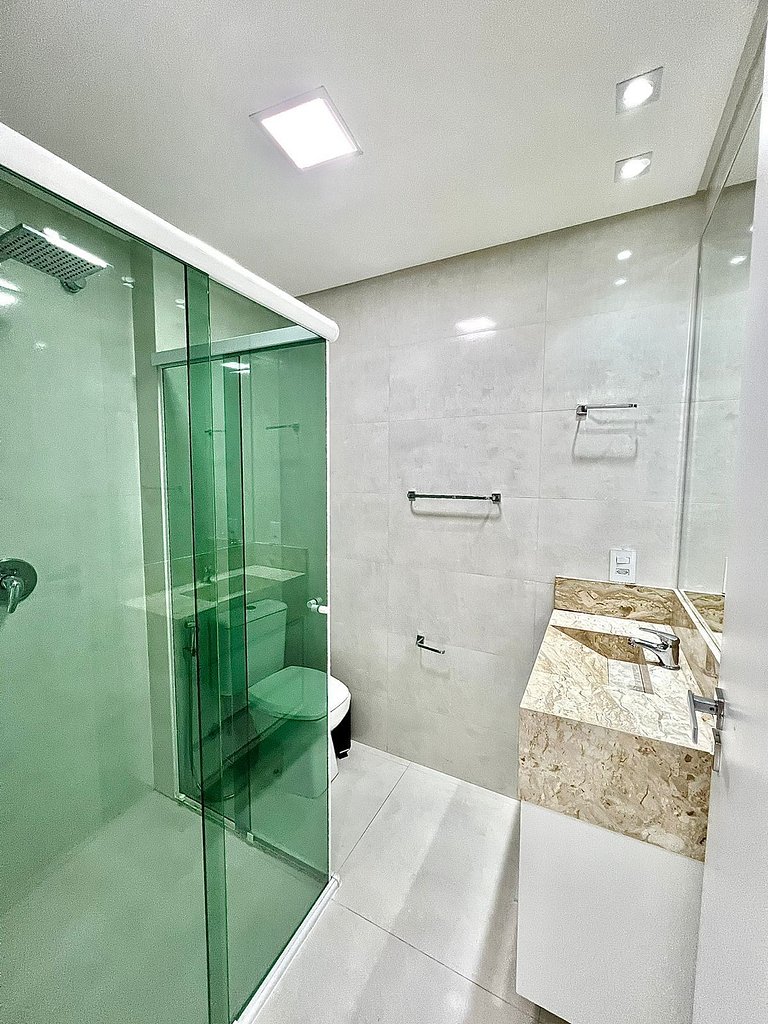 062 - Apartamento em Bombas, muito conforto e espaço.