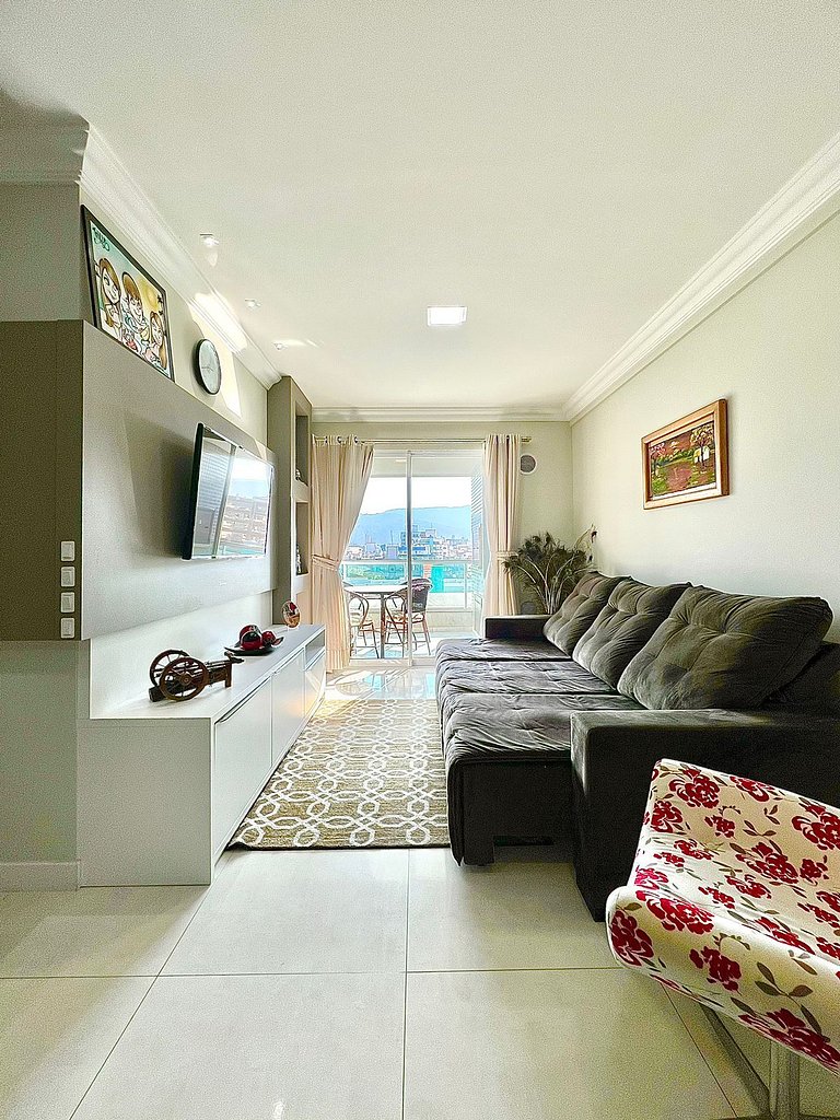 062 - Apartamento em Bombas, muito conforto e espaço.