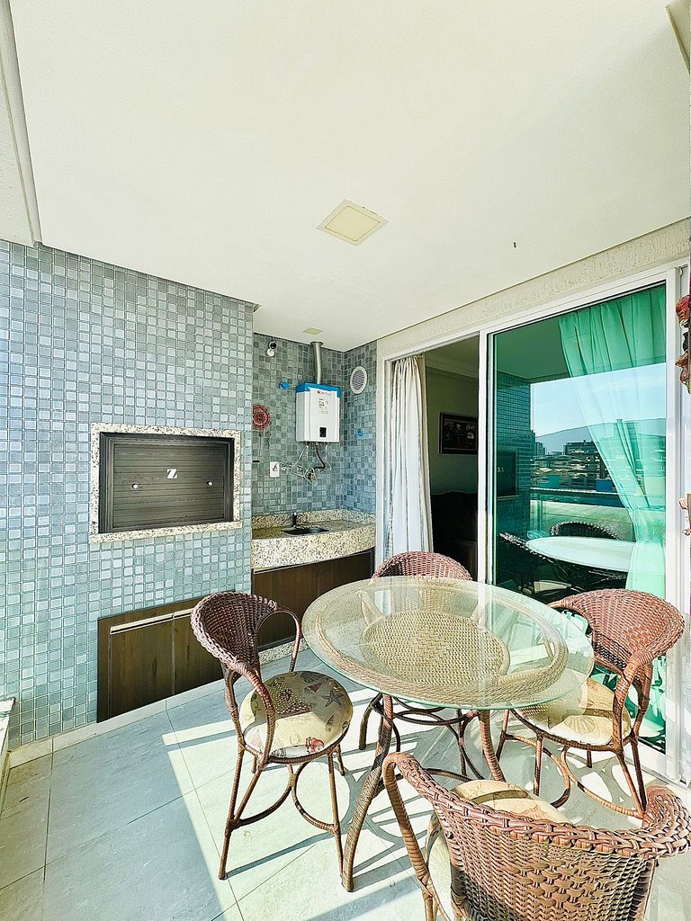 062 - Apartamento em Bombas, muito conforto e espaço.