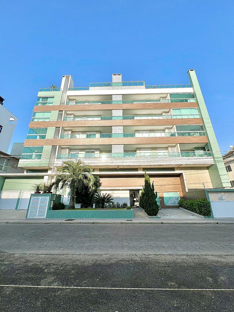 062 - Apartamento em Bombas, muito conforto e espaço.