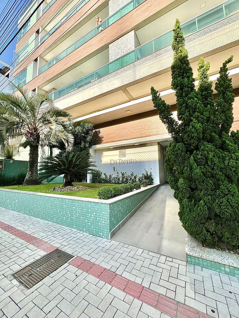 062 - Apartamento em Bombas, muito conforto e espaço.