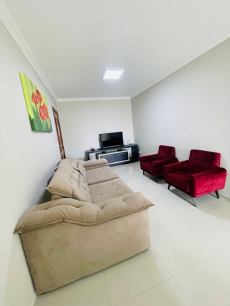 013 - Excelente apto com 03 dorm à 100m da praia