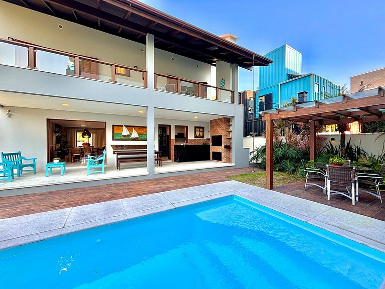 192 - Casa luxo com 5 suítes e piscina aquecida
