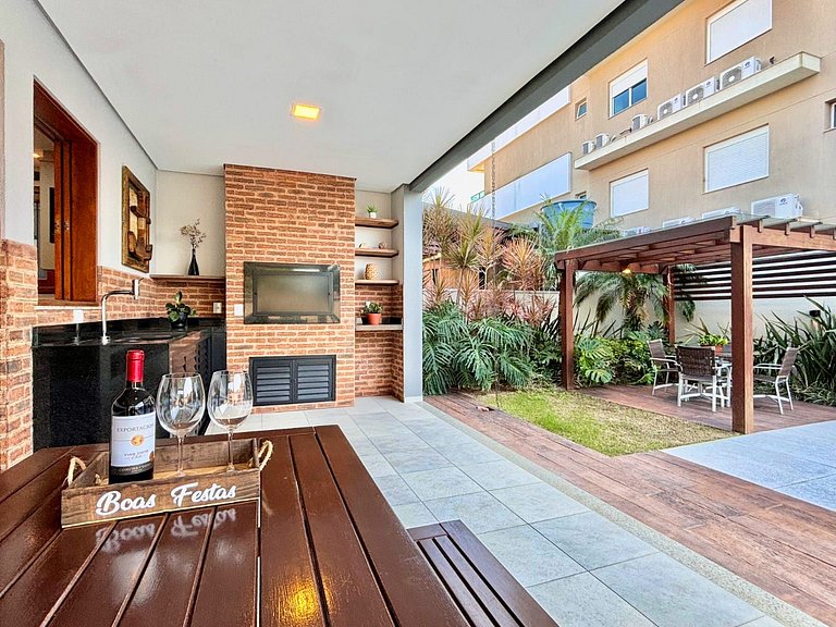 192 - Casa luxo com 5 suítes e piscina aquecida