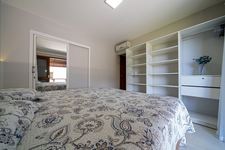 192 - Casa luxo com 5 suítes e piscina aquecida