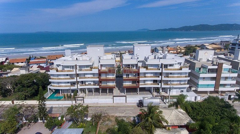 144 - Garden com 2 suítes e piscina em Mariscal