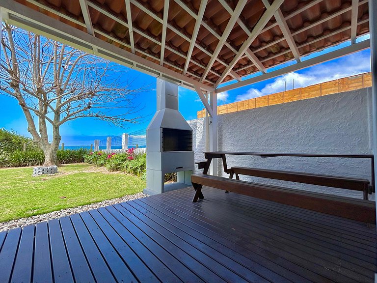 149 - Casa pé na areia Mariscal com 04 dormitórios