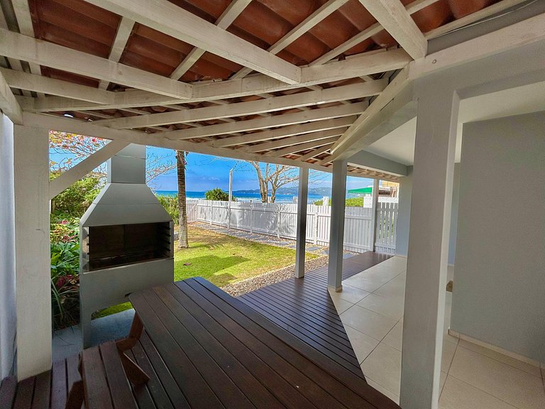 148 - Casa pé na areia Mariscal com 04 dormitórios