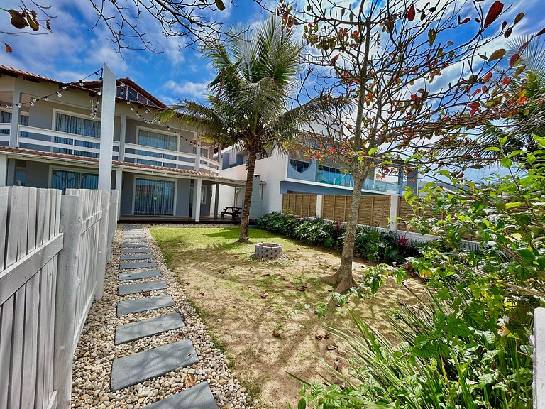 148 - Casa pé na areia Mariscal com 04 dormitórios