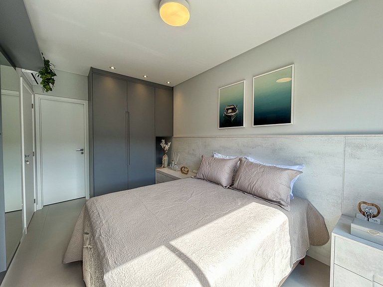 133 - Lindo apartamento na praia de Bombas