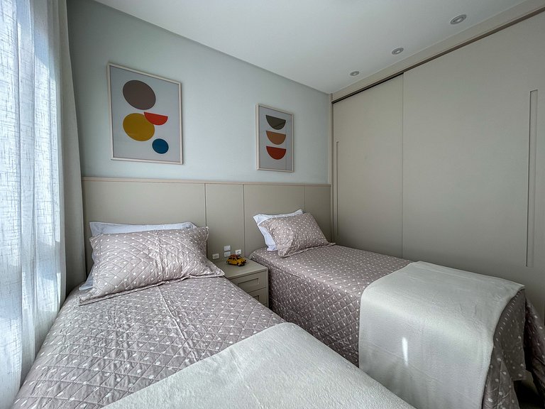 133 - Lindo apartamento na praia de Bombas