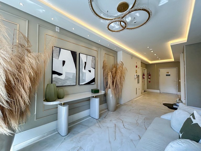 133 - Lindo apartamento na praia de Bombas