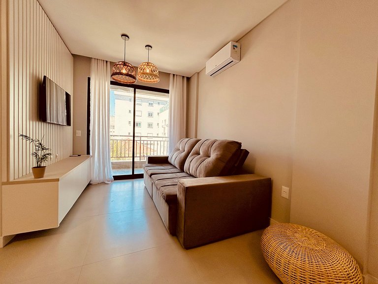 135 - Apartamento 2 suítes na praia de Bombas.