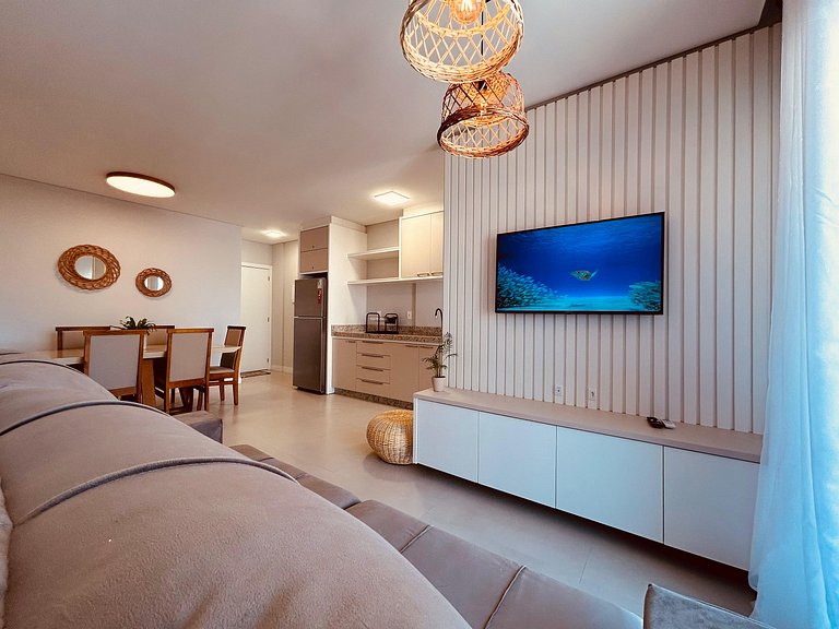 135 - Apartamento 2 suítes na praia de Bombas.