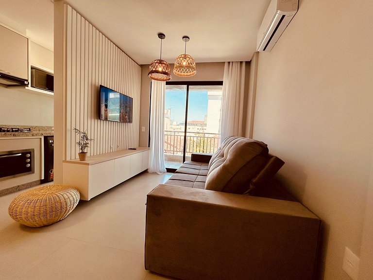 135 - Apartamento 2 suítes na praia de Bombas.