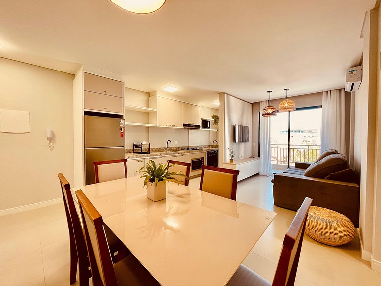 135 - Apartamento 2 suítes na praia de Bombas.