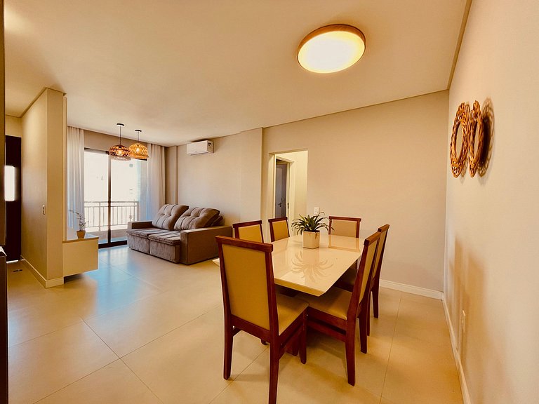 135 - Apartamento 2 suítes na praia de Bombas.