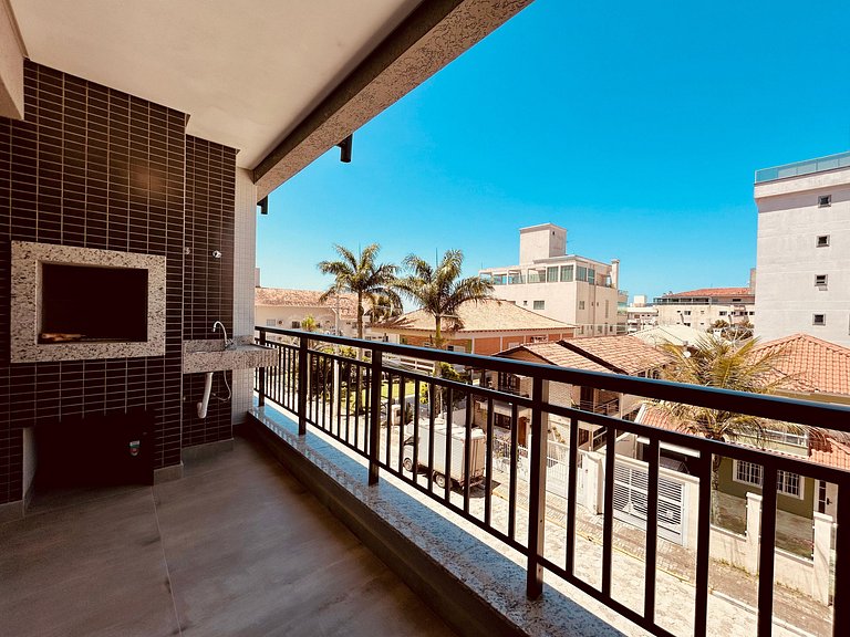 135 - Apartamento 2 suítes na praia de Bombas.