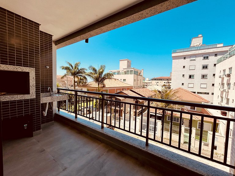 135 - Apartamento 2 suítes na praia de Bombas.