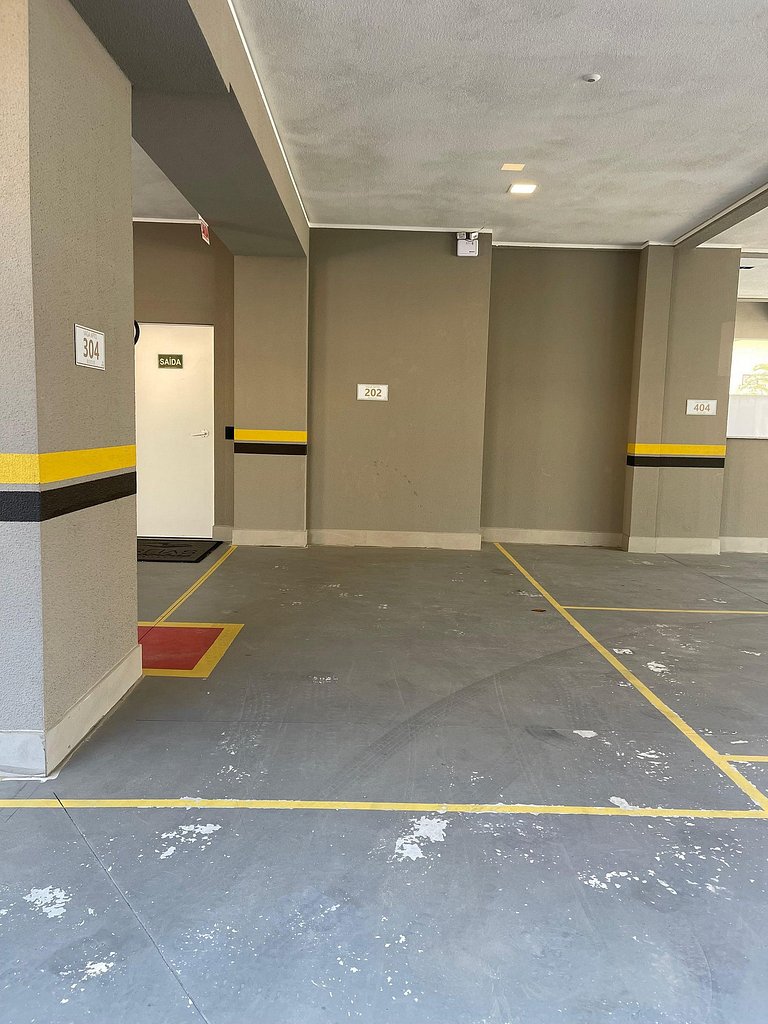 135 - Apartamento 2 suítes na praia de Bombas.