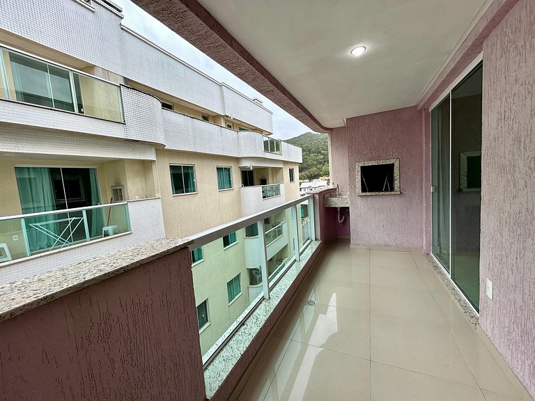055 - Apartamento 2 dormitórios na praia de Bombas