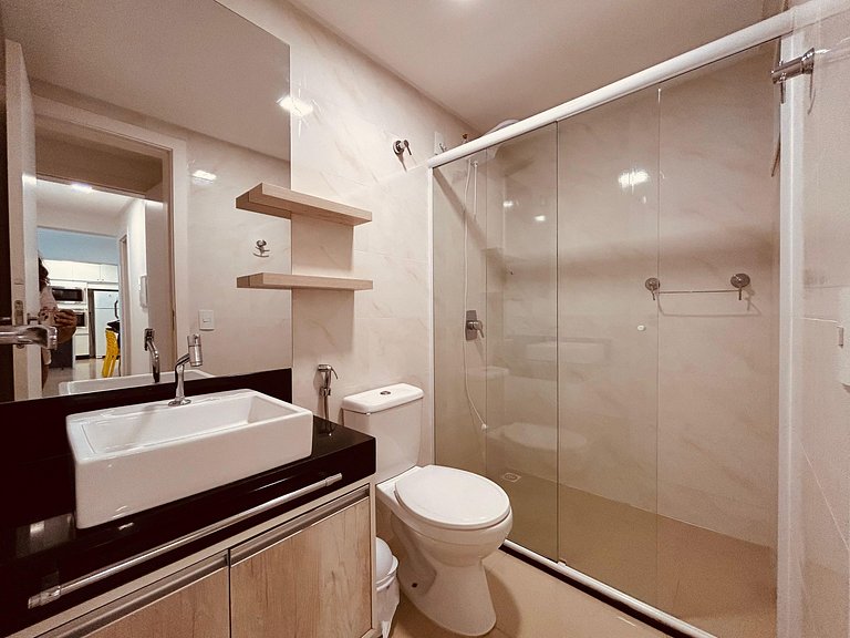055 - Apartamento 2 dormitórios na praia de Bombas