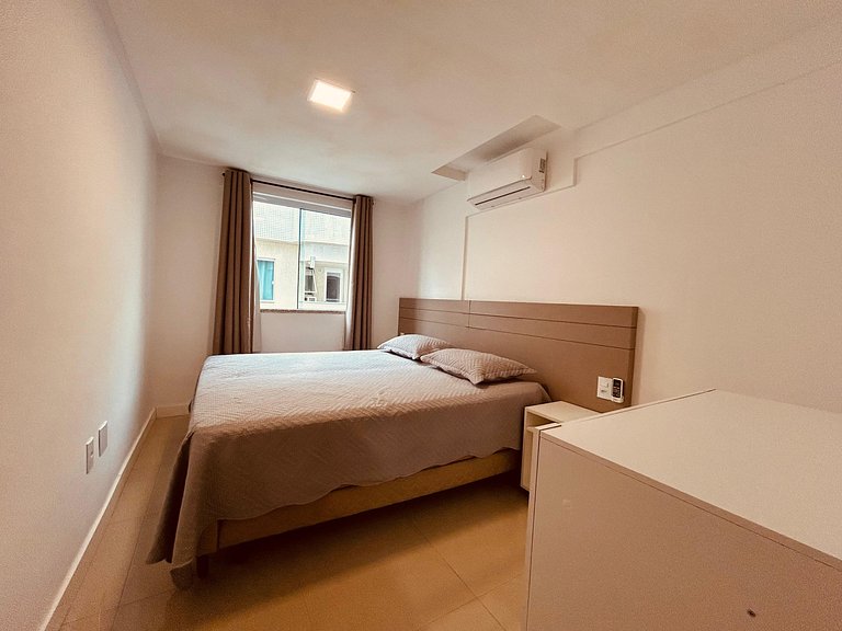 055 - Apartamento 2 dormitórios na praia de Bombas